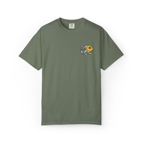 Calico Cat w/ Black eyed Susan side design T Shirt